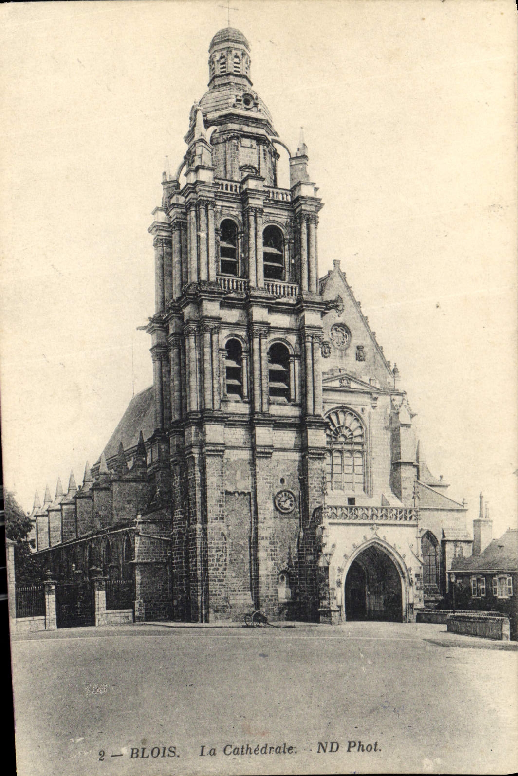 Blois — La Cathédrale — ND Phot.