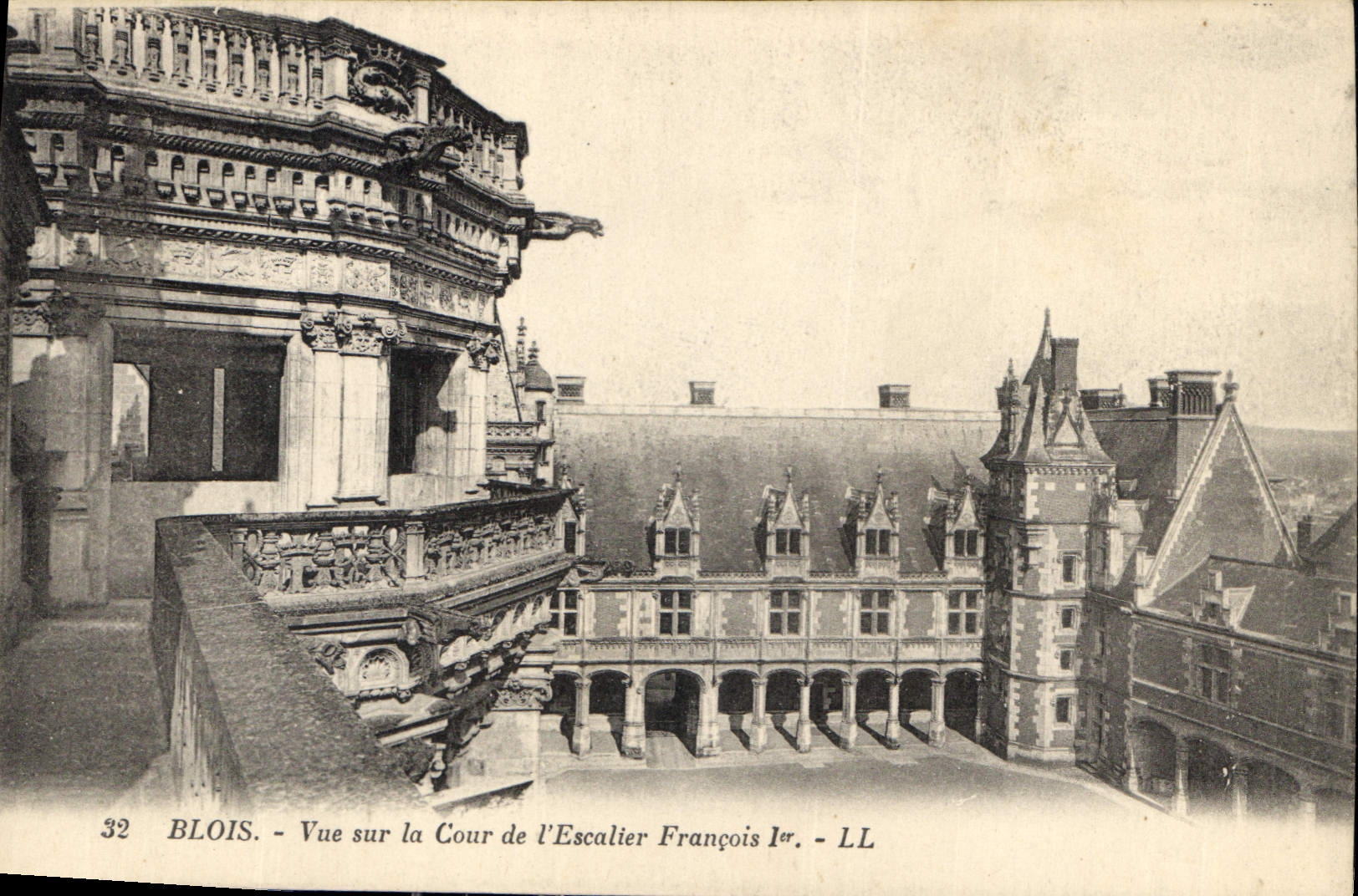Blois - Vue sur la Cour de l'Escalier François Ier - LL