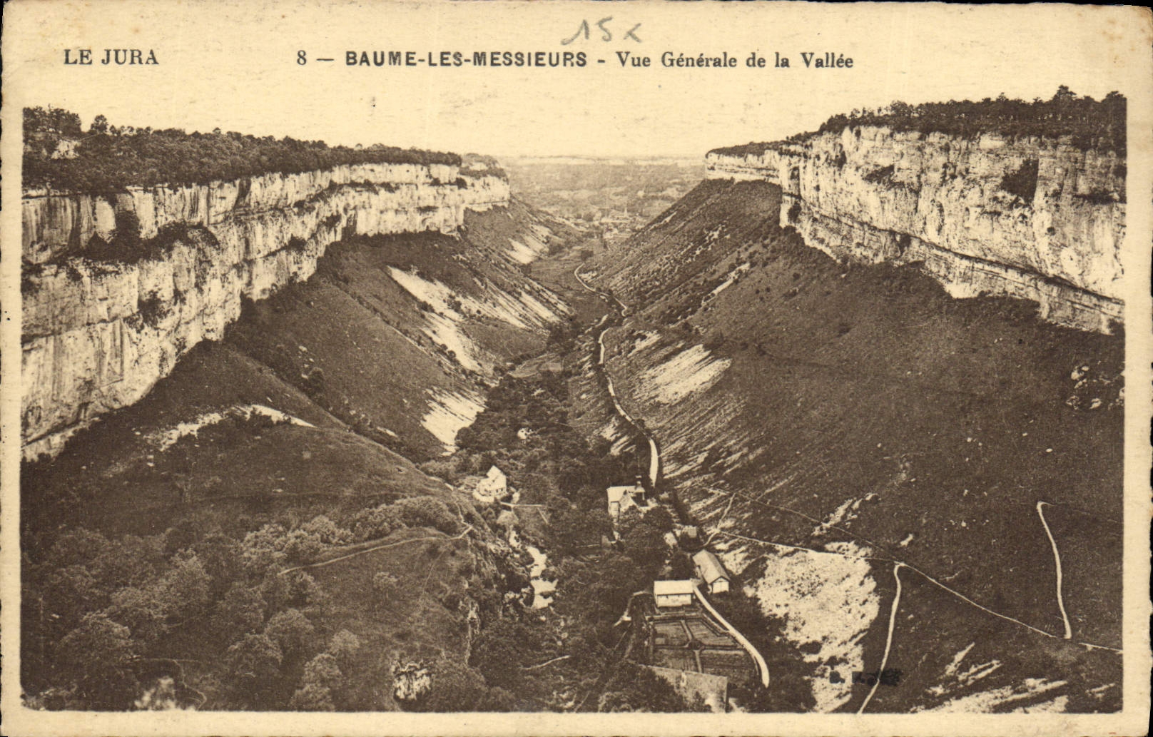 Baume-les-Messieurs — Vue Générale de la Vallée — LE JURA