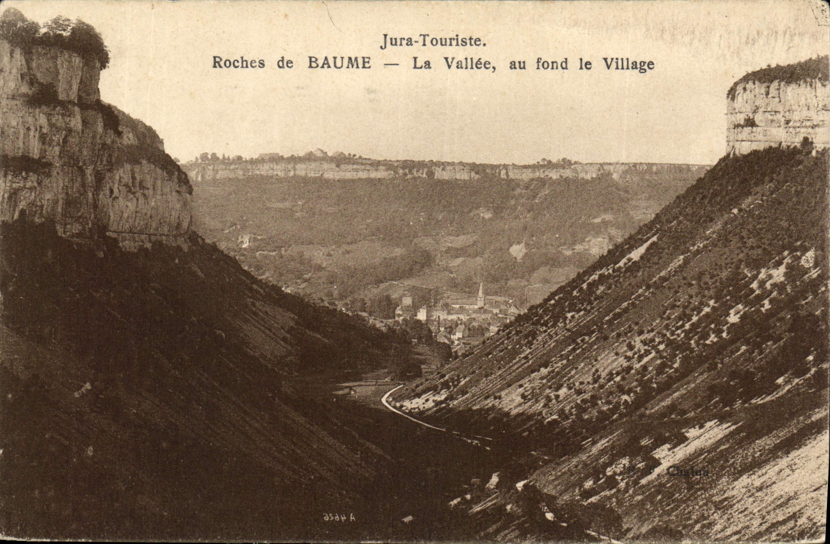 Roches de BAUME — La Vallée, au fond le Village — Jura-Touriste, n° 3584 A