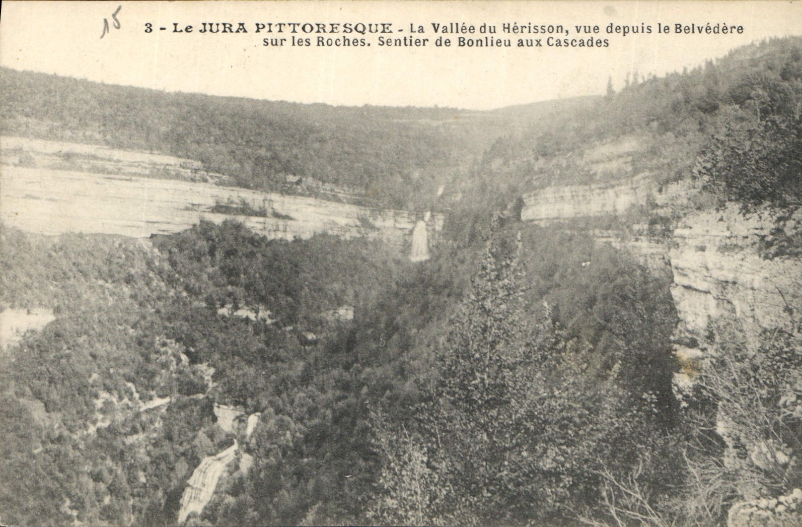 CPA Le Jura Pittoresque La Vallee du Herisson vue de puis le Belvedere sur les Roches 