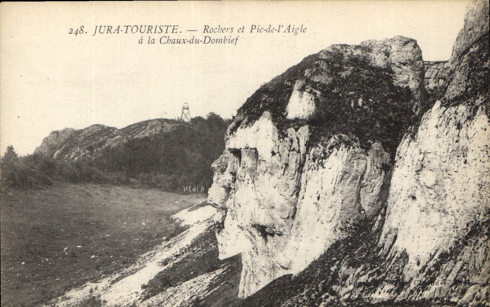 Rochers et Pic-de-l'Aigle à la Chaux-du-Dombief — JURA-TOURISTE n°248