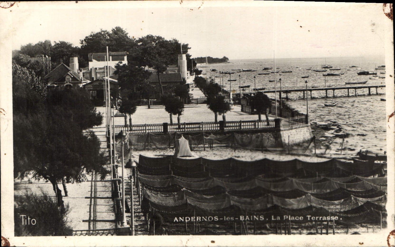 Andernos-les-Bains. La Place Terrasse — Tito