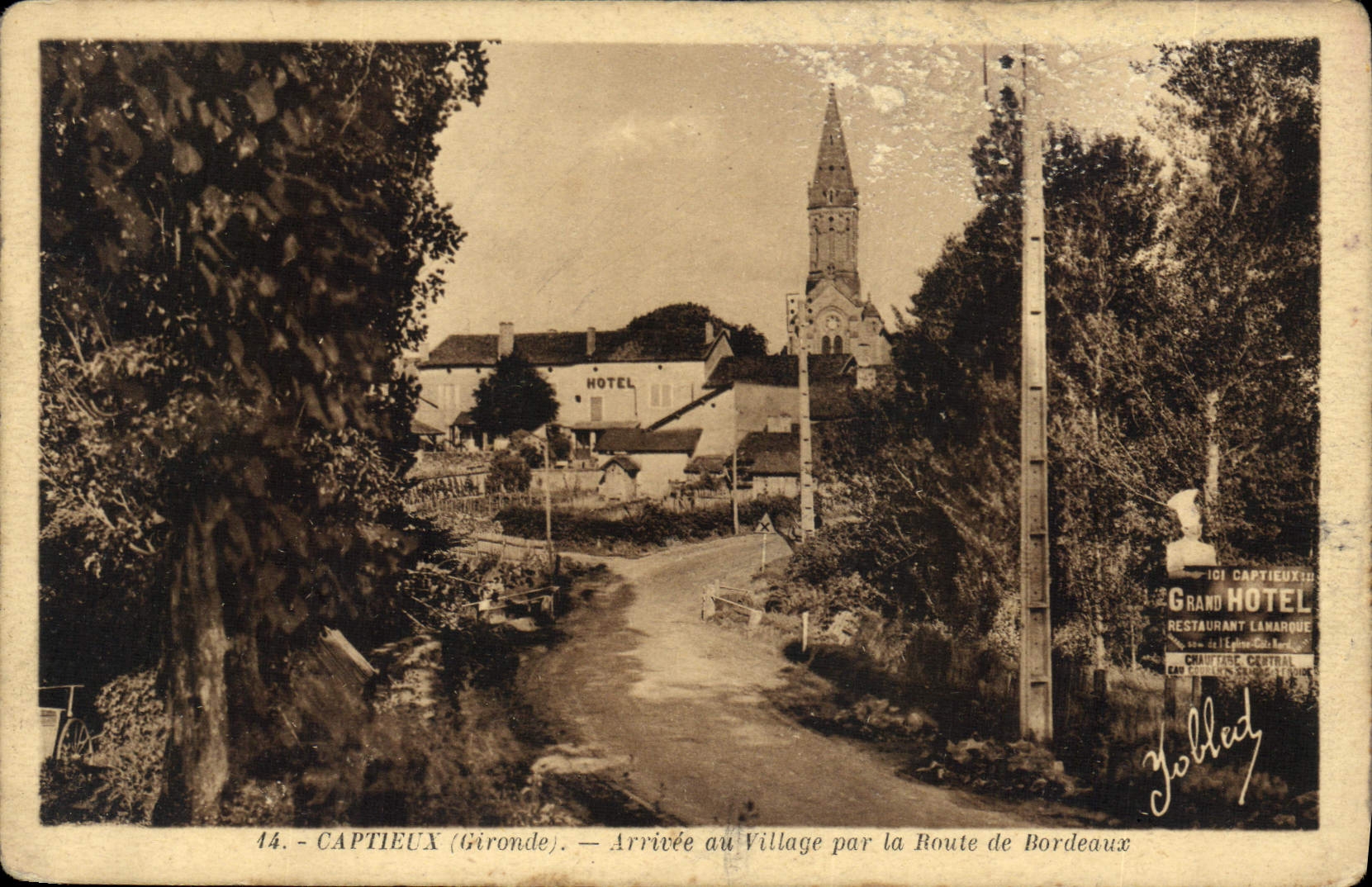 Captieux (Gironde) — Arrivée au village par la Route de Bordeaux — Jolled