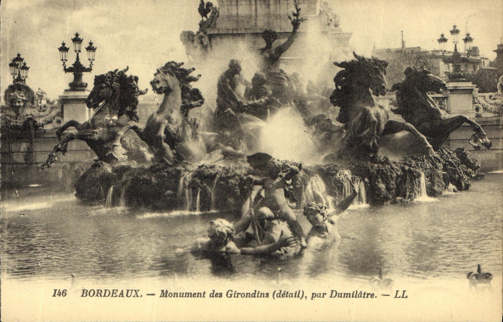 CPA Bordeaux Monument des Girondins detail par Dumilatre 