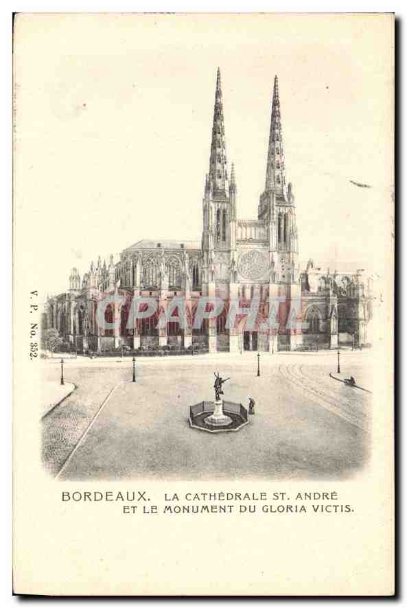 Bordeaux. La cathédrale Saint-André et le monument du Gloria Victis.