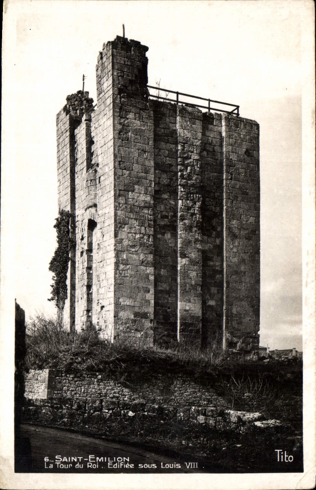 Saint-Émilion — La Tour du Roi, édifiée sous Louis VIII — Tito