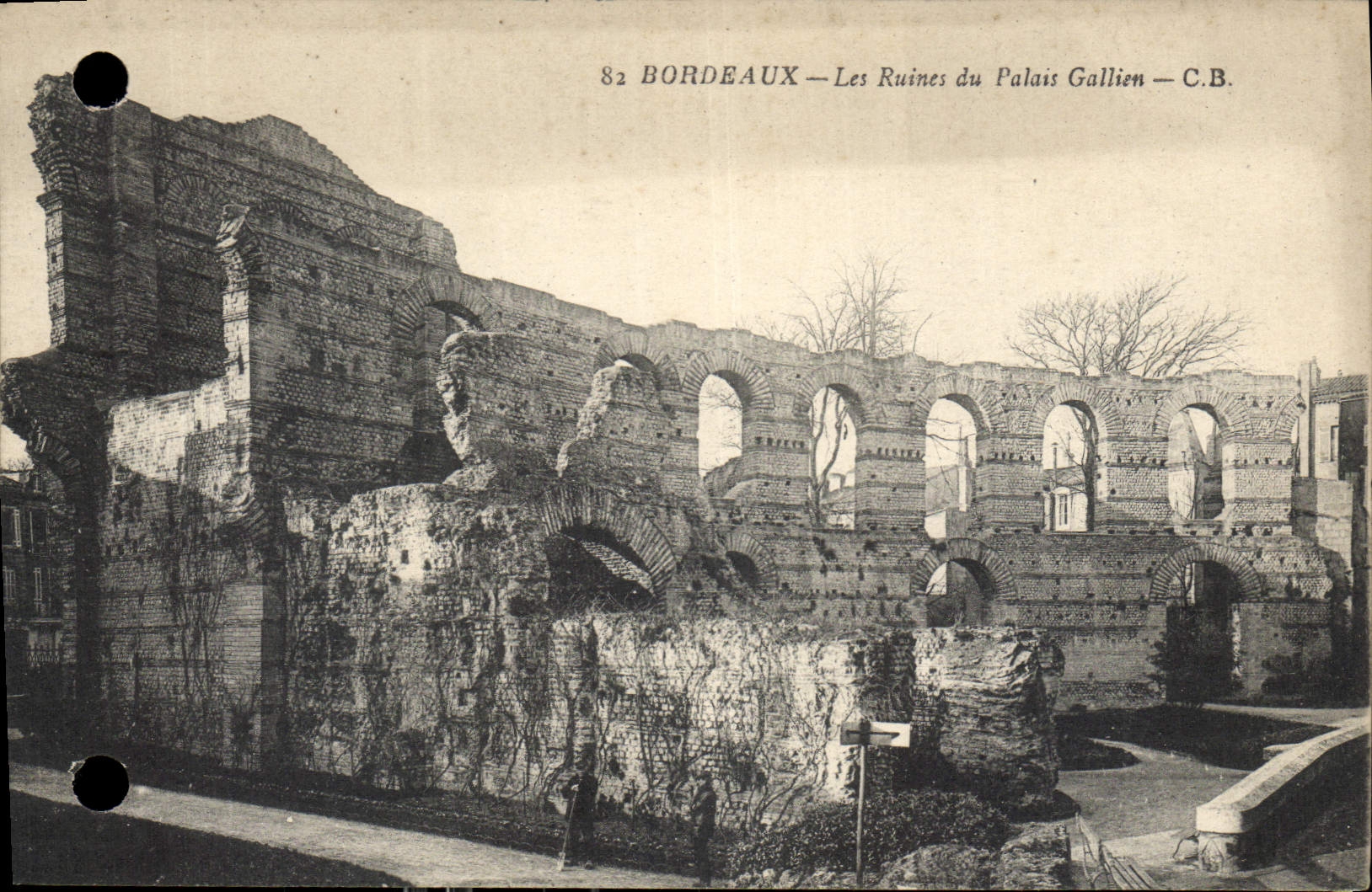 Bordeaux — Les Ruines du Palais Gallien — C.B.