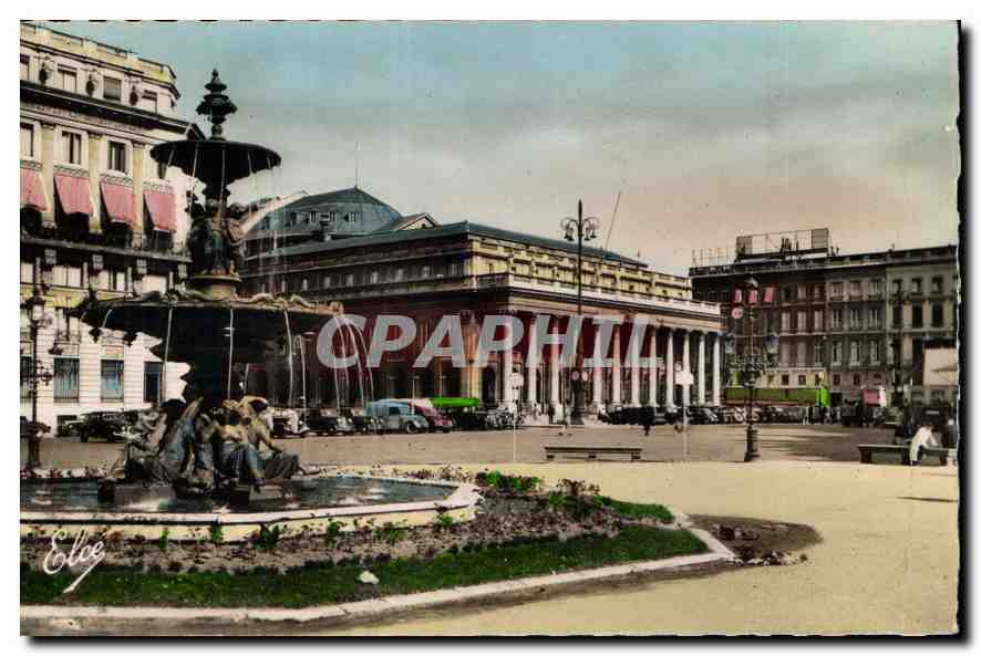 CPA Bordeaux Gironde Place de la Comedie  Le Grand Theatre et la Fontaine des Allees de  Tourny 