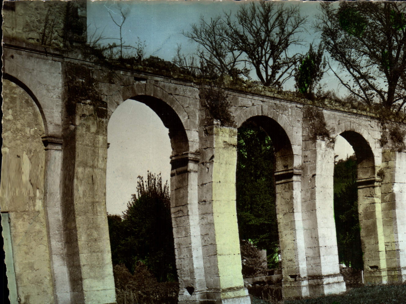La Réole (Gironde) — Les Arcades du Couvent des Bénédictins — Théâtre de la Nature (XVIIe s.) — Photographie NACOR