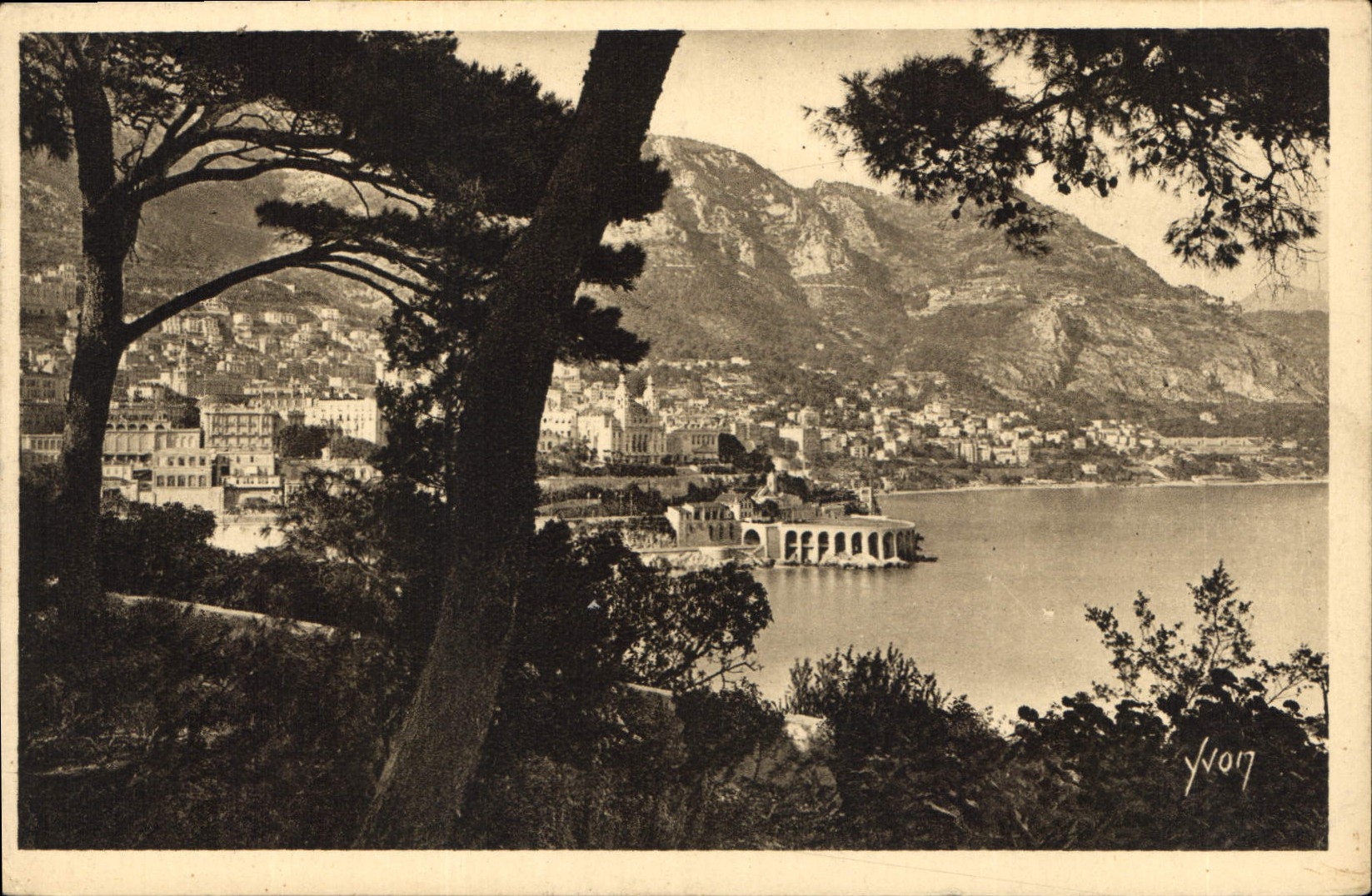 CPA Cote D'Azur Monte Carlo Alpes Maritimes Vue generale prise de Monaco 