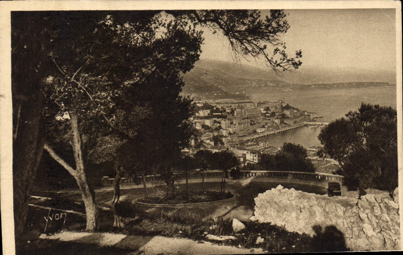 Monte-Carlo — Panorama vers le Cap Martin — éditeur Yvon, n° 11/141