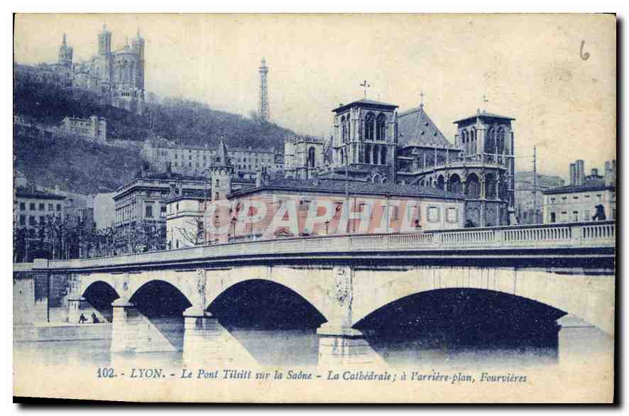 CPA Lyon Le Pont Tilsitt sur la Sabne a l'arriere plan Fourvieres 