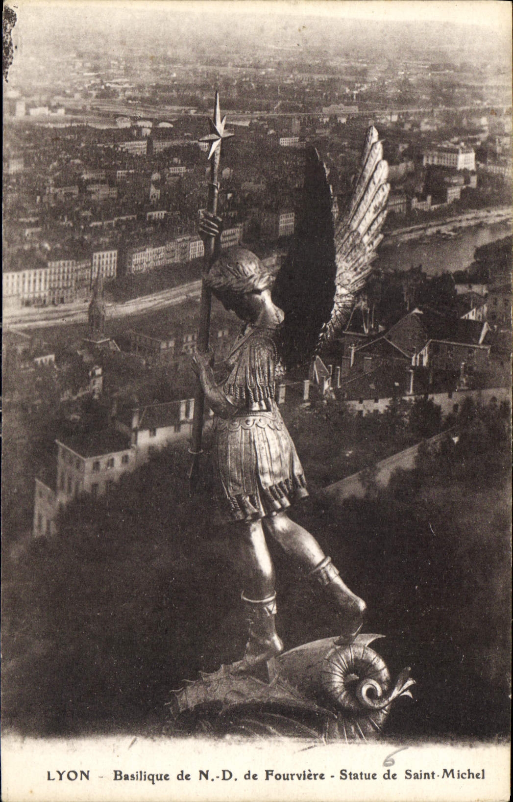 CPA Lyon Basilique de N D de Fourviere Statue de St Michel 