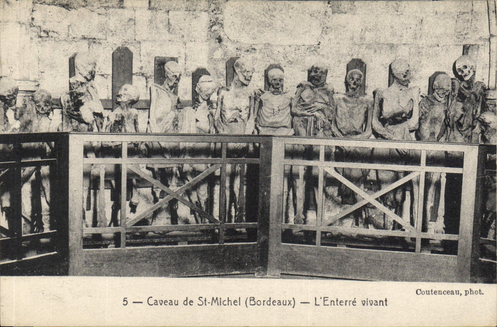 Caveau de St-Michel (Bordeaux) — Der Lebendig Begrabene — Coutenceau, phot.