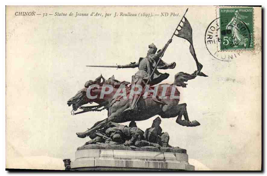 CPA Chinon Statue de Jeanne d'Arc parc j Roulleau 