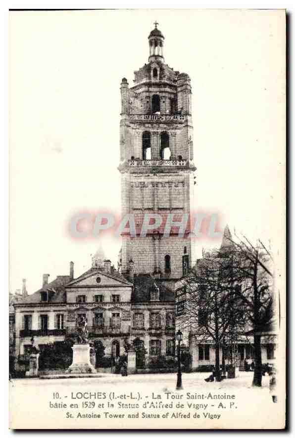 CPA Loches La Tour Saint Antoine batie en 1529 et la Statue d'Alfred de Vigny 