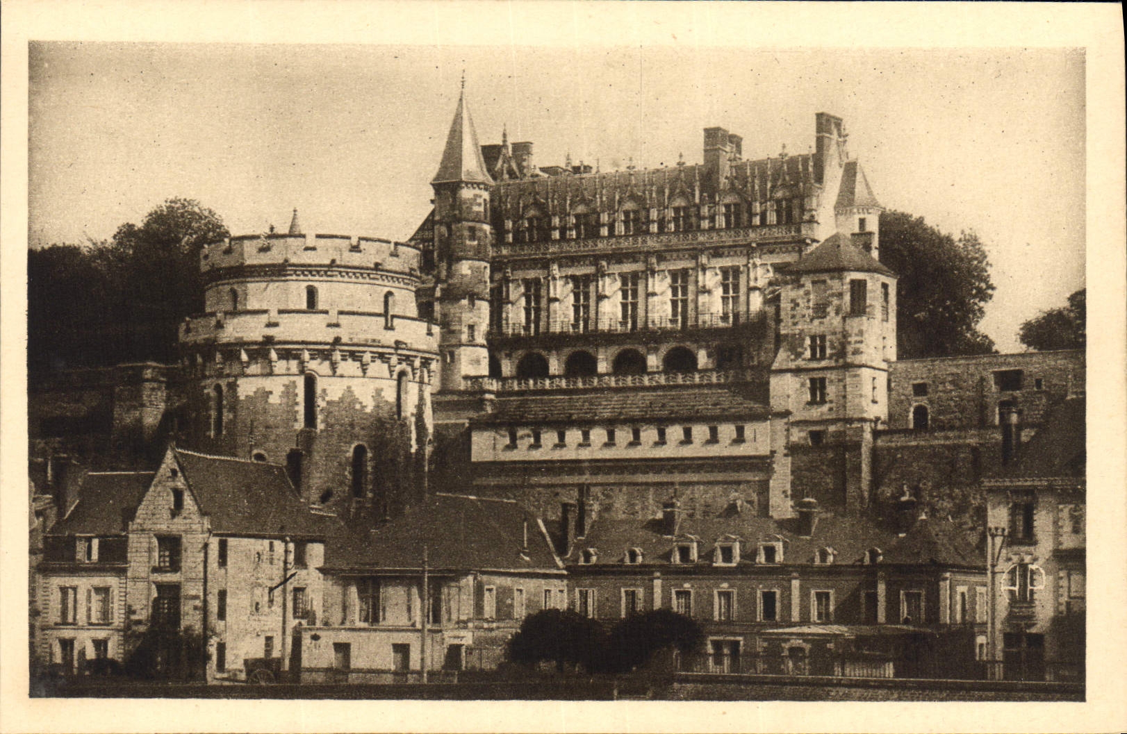 CPA Amboise L et L Le Chateau mon hist XV siecle Habite par Louis XI et Louis XII 