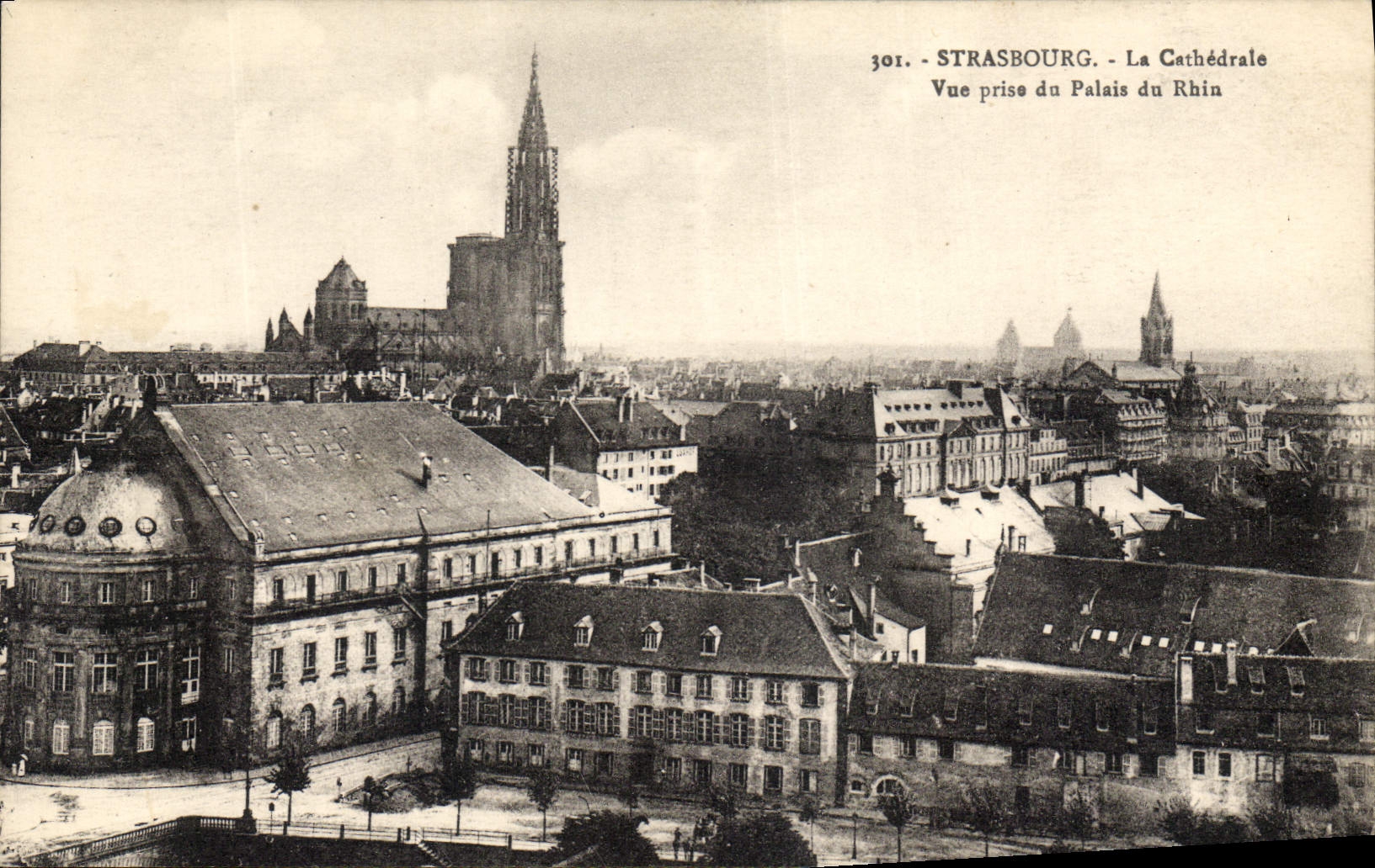 CPA Strasbourg la Cathedrale vur prise du palais du Rhin 