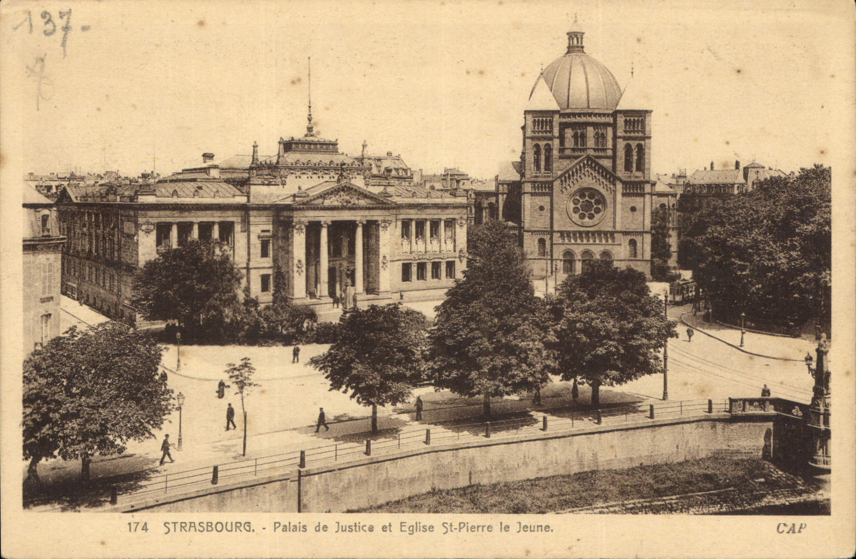CPA Strasbourg Palais de Justice et Eglise St Pierre le Jeunne 