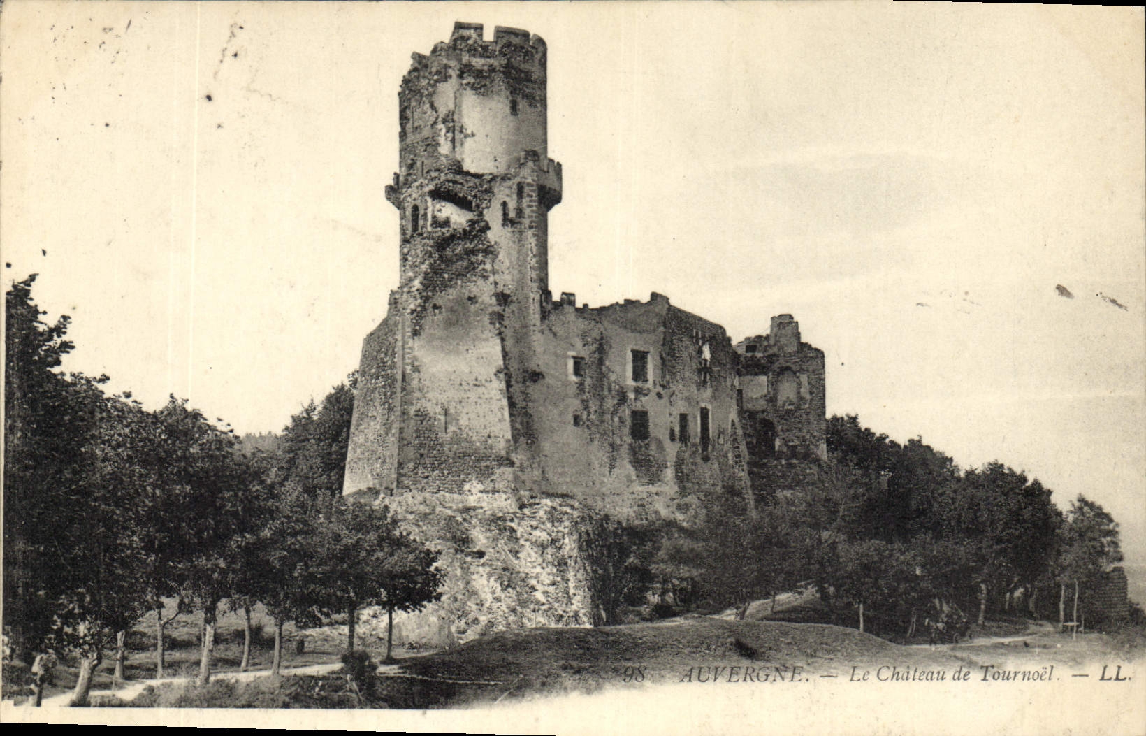 CPA Auvergne Le Chateau de Tournoel 