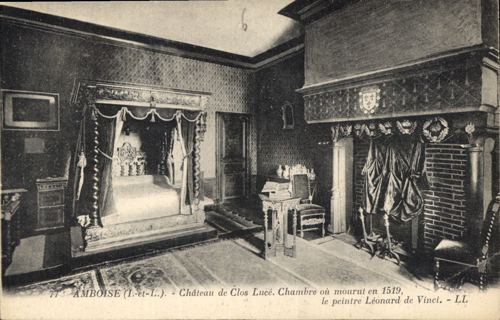 CPA Amboise Chateau de Clos Luce Chambre ou mourut le peintre Leonard de Vinci