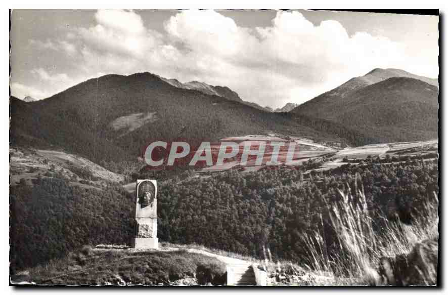 CPA Mont Louis la Chateau des Pyrnees et le Monument de Gixelurd 