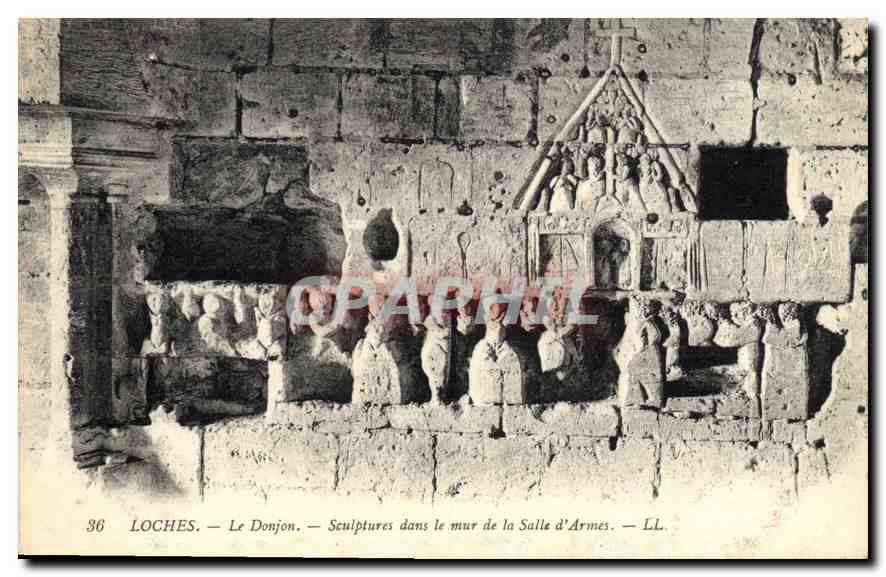 CPA Loches le Donjon Sculptures dans le mur de la Salle d'Annes 