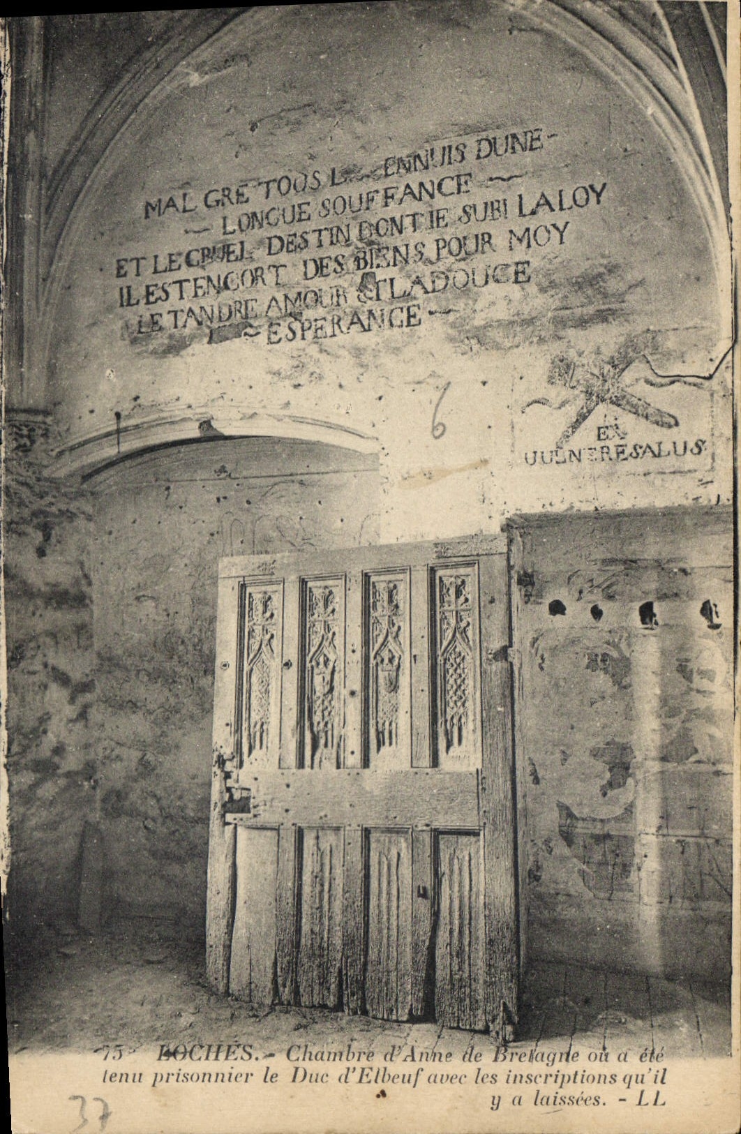 CPA Loches Chambre d'Anne de Bretagne ou a ete tenu prisonnier le Due d'Etheuf avee les inscriptions