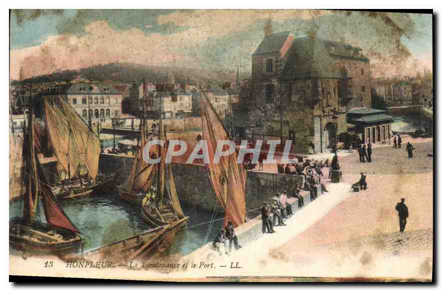 CPA Honfleur La Lieutenance et le Port  