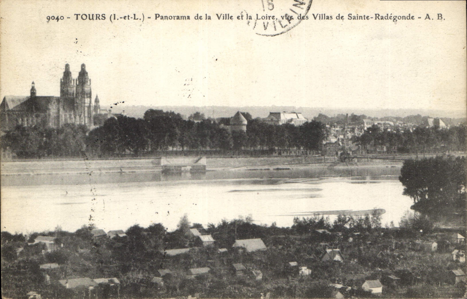 CPA Tours Panorama de la Ville et la Loire 