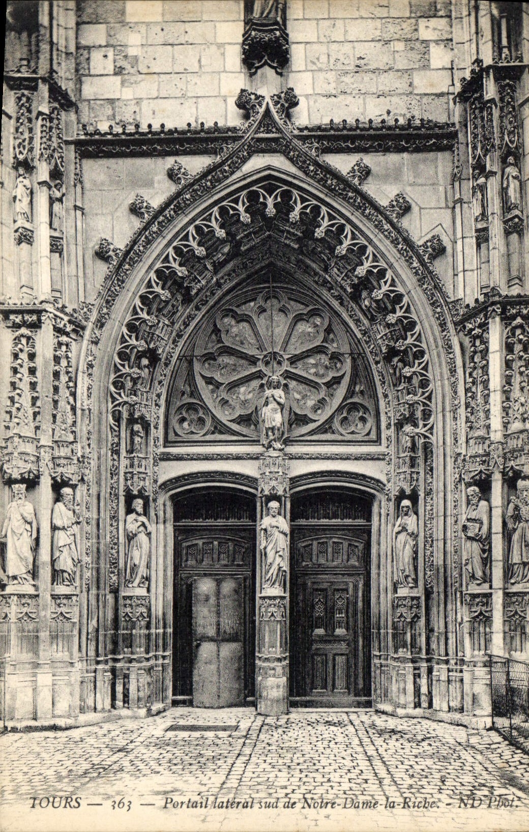 CPA Tours Portail lateral sud de Notre Dame la Riche 
