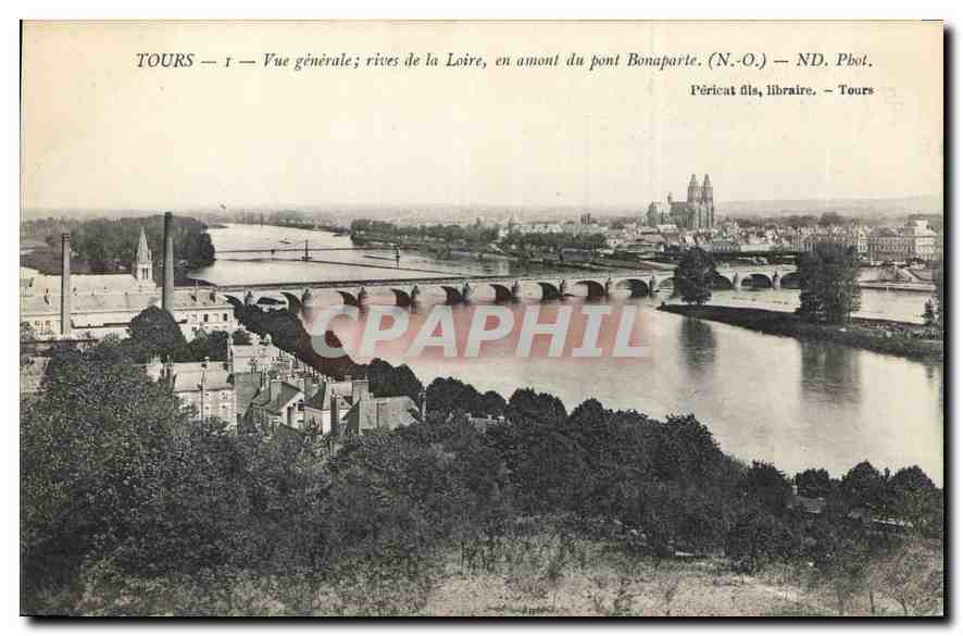 CPA Tours vue generale rives de la Loire en amont du pont Bonaparte 