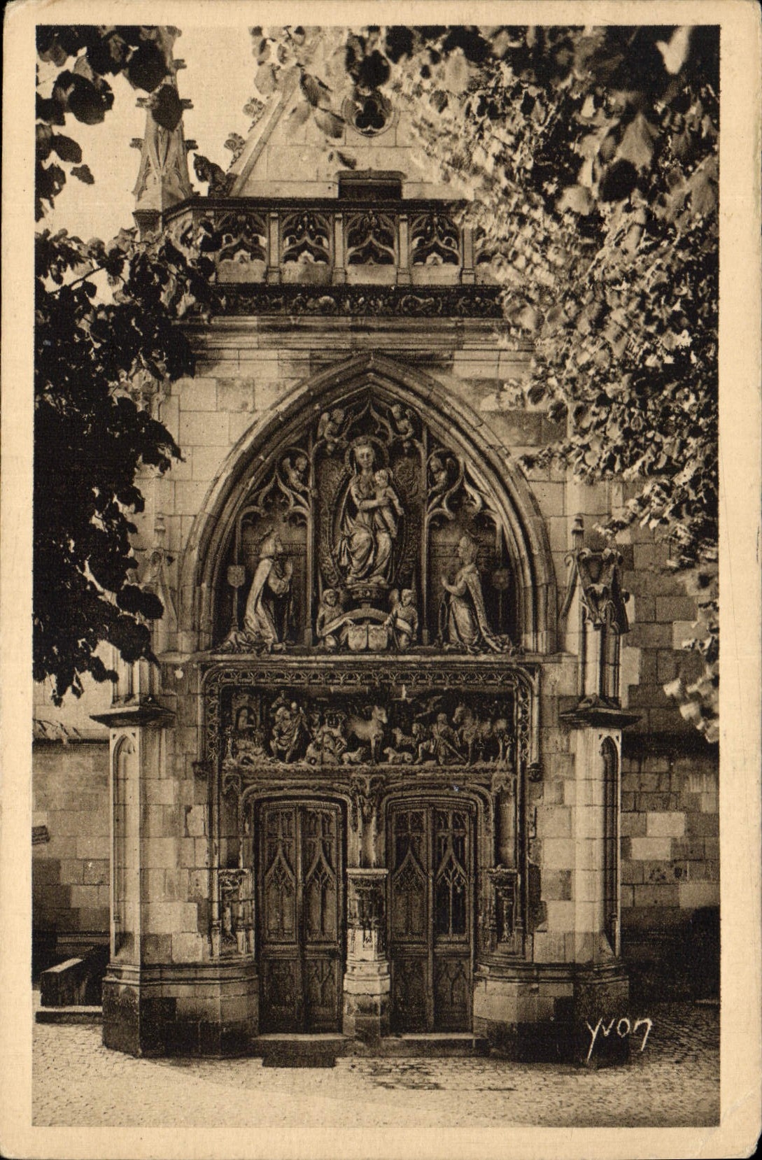 CPA Chateaux de la Loire Chateau d'Amboise Porte de la Chapelle St Hubert Construite par Charles VII