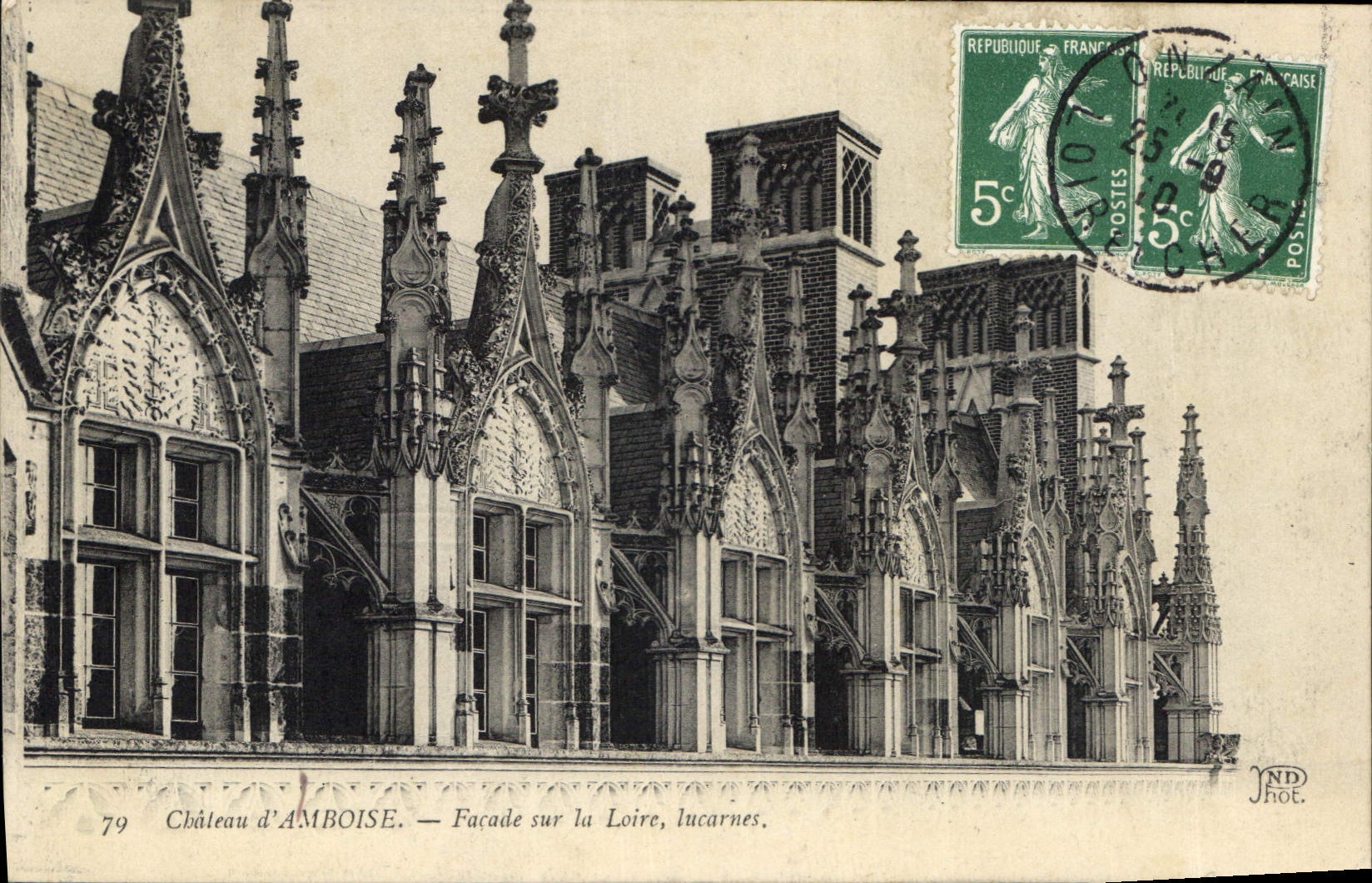 CPA Chateau D'Amboise Facade sur la loire lucarnes 