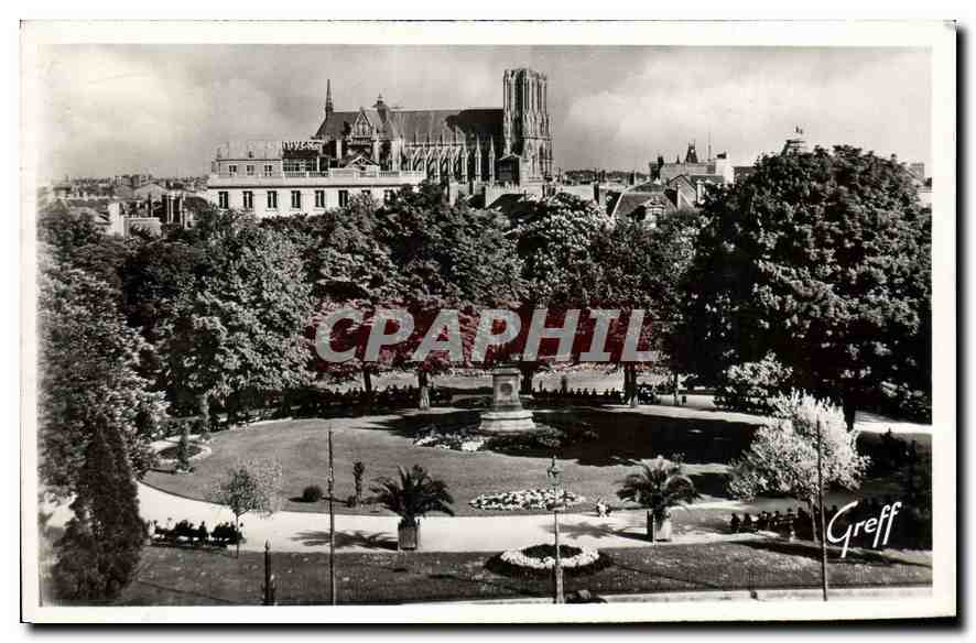 CPA Reims Marne Le Jardin Public et la Cathedrale 
