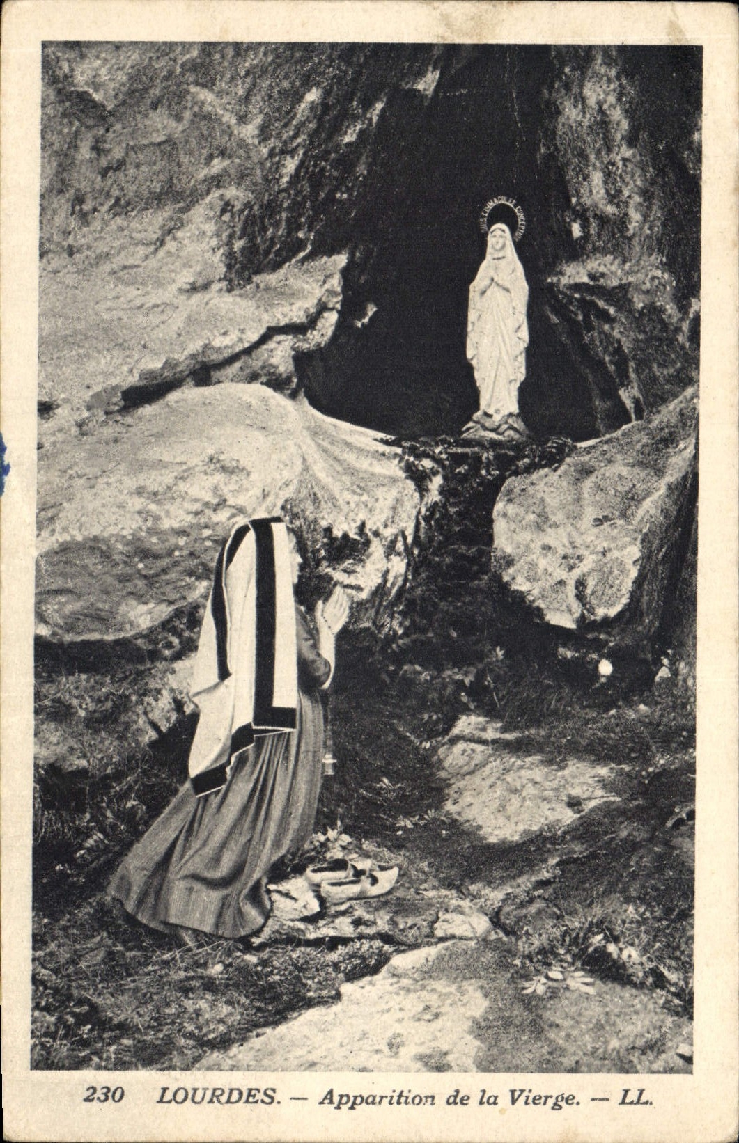 CPA Lourdes Apparition de la Vierge 