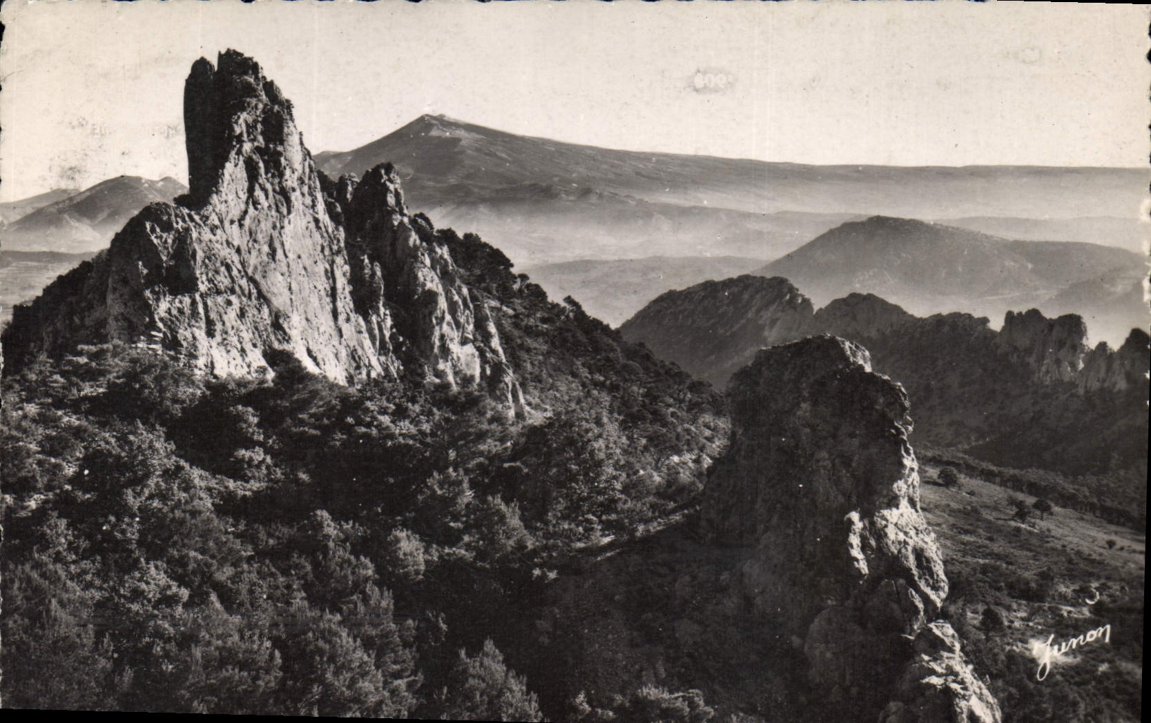 Les Dentelles et le Mont Ventoux — 260 — Édition d'Art F. Meyvet (Vaucluse)