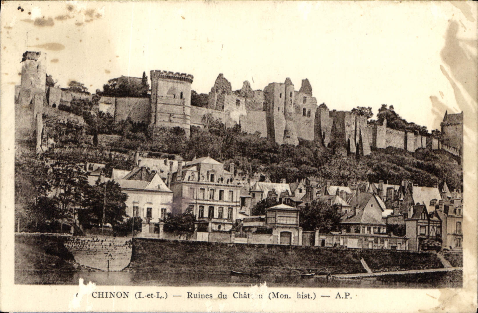 CPA Chinon I et L Ruines du Chateau Mon hist 