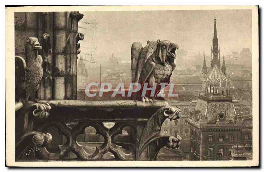 CPA Paris en Flanant Notre Dame de Paris Detail de la Facade Nord a droite la Saint Chapelle 