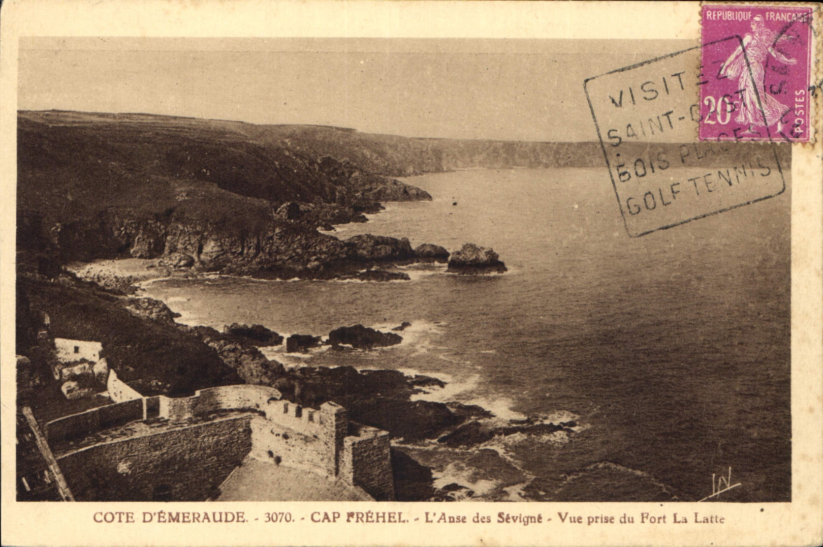CPA Cote d'Emeraude Cap Frehel l'Anse des Sevigne vue prise du Port la Latte 