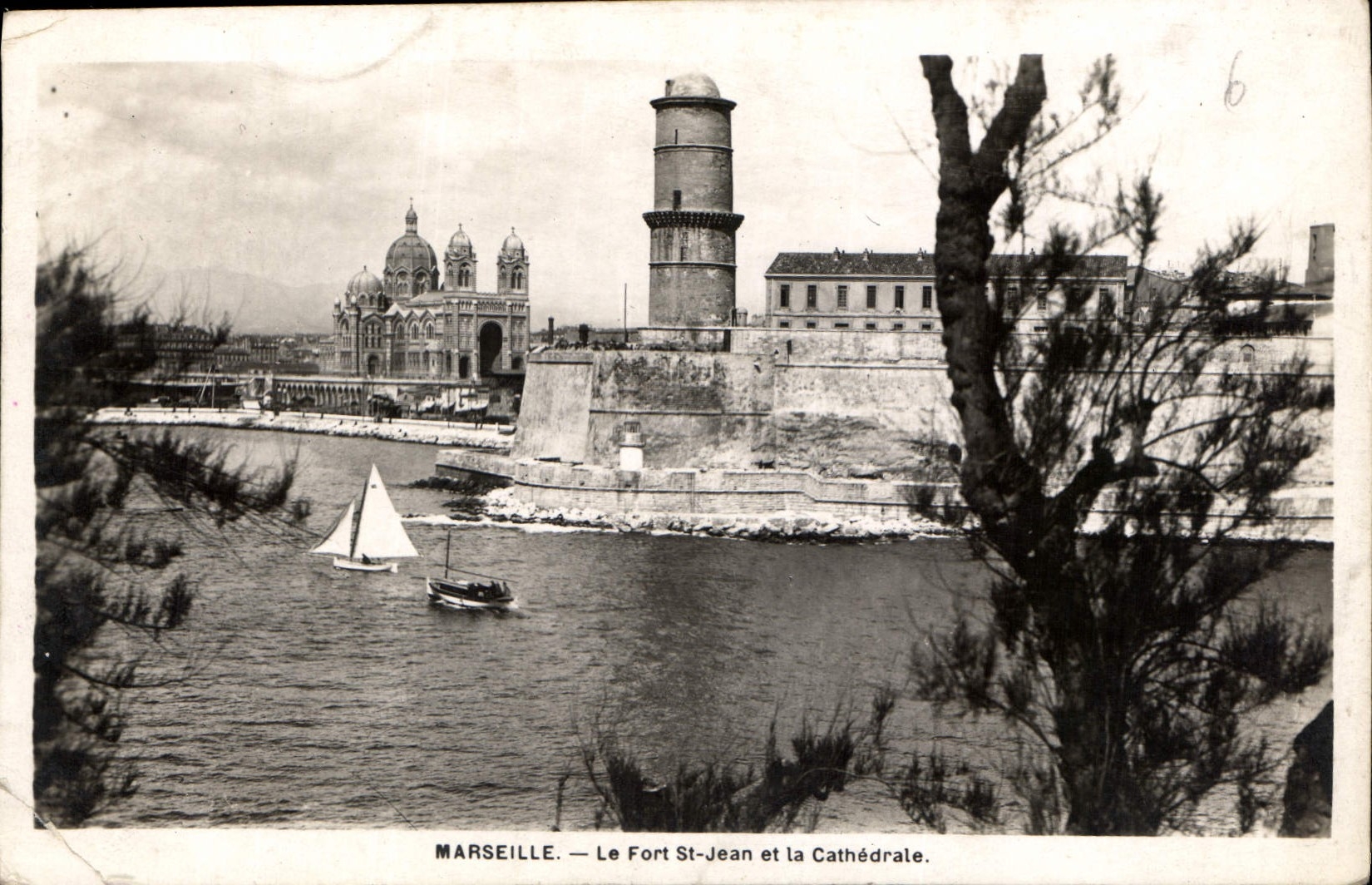 Marseille — Le Fort St-Jean et la Cathédrale
