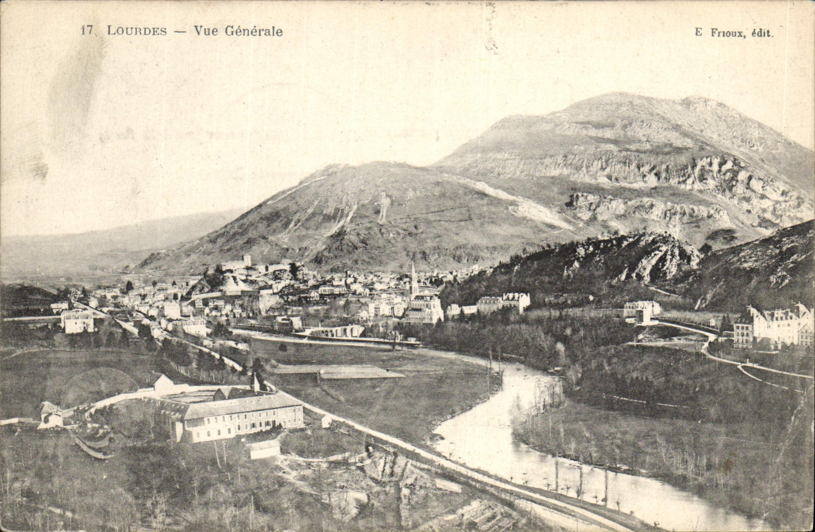CPA Lourdes vue generale 