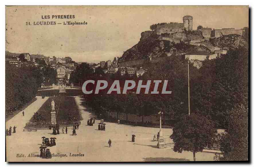CPA Les Pyrenees Lourdes l'Esplanade 