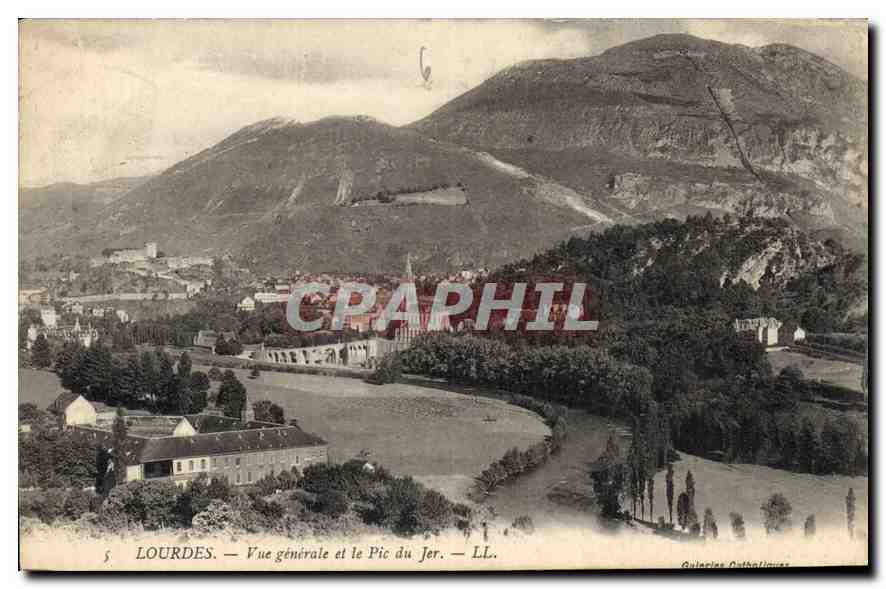 CPA Lourdes vue generale et le Pic du Jer 