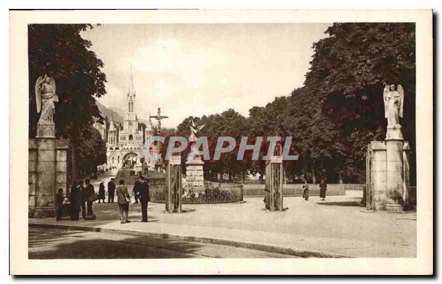 CPA Lourdes Entree de l'Esplanade 