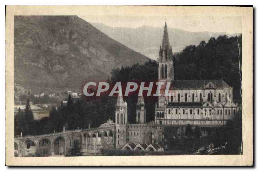 CPA Lourdes la Basilique vue de Cote 