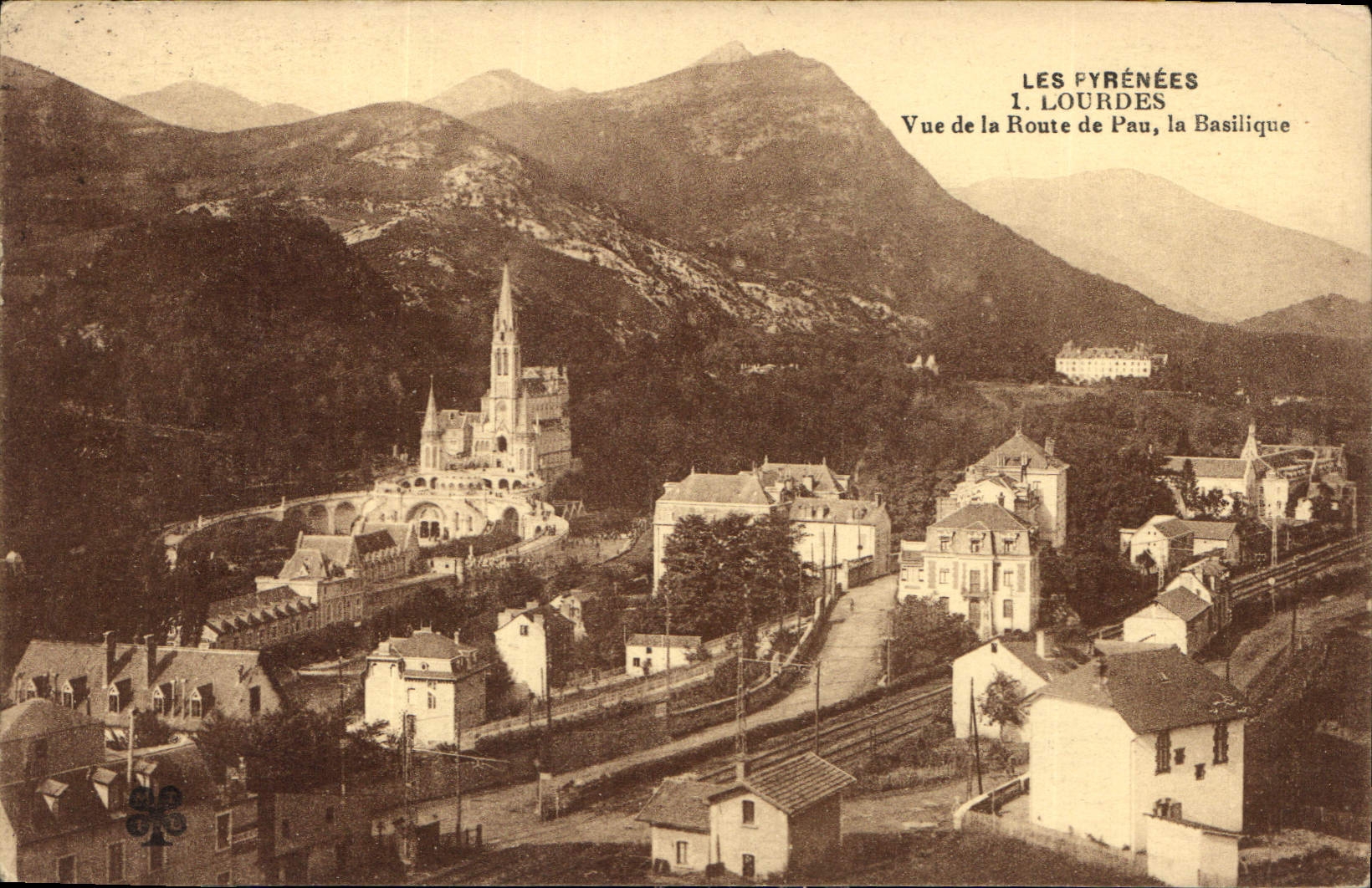 CPA Les Pyrenees Lourdes vue de la Route de Pau la Basilique 