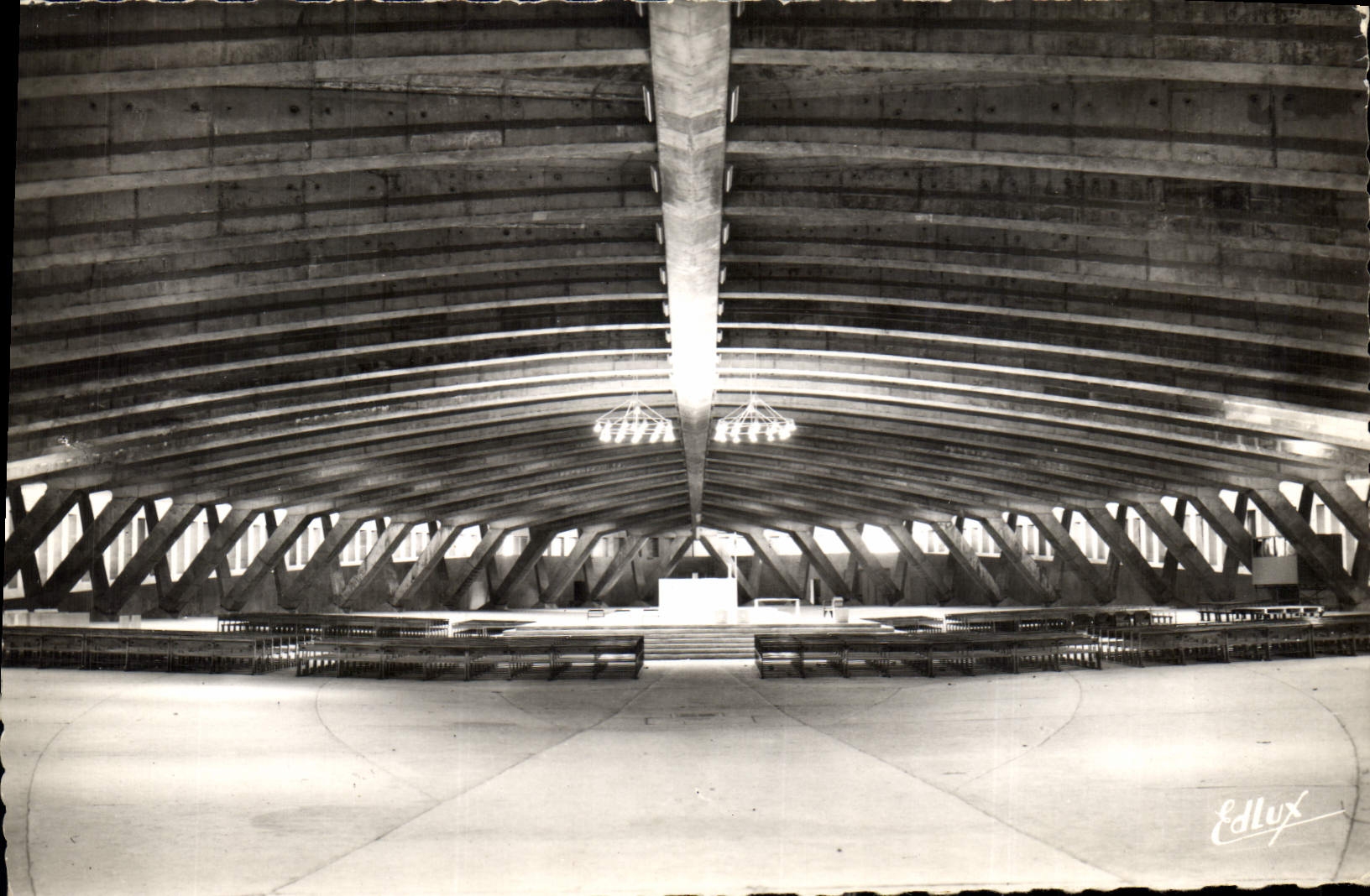 CPA Lourdes la Basilique Souterraine St Pie X Consacree le 25 Mars 1958 