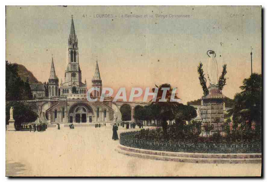 CPA Lourdes La Basilique et le Vierge Couronnee 